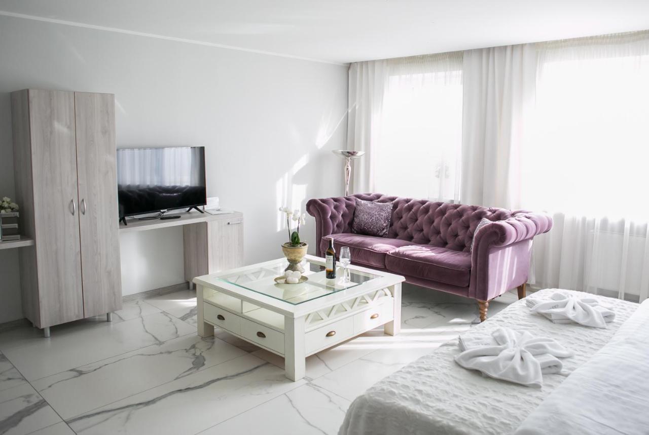 Hotel Greys Polonia Zasutowo Exterior photo